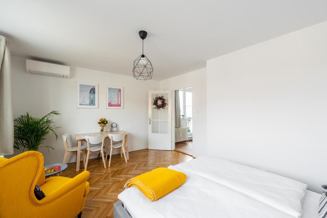 Bright Charming Apt With Terrace, Parking & Airco. Prague Exterior photo